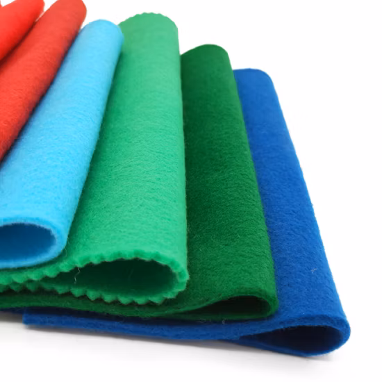 Fabricado en China, fabricante de alta calidad, perforado con aguja, colorido poliéster, rayón/viscosa, tejido no tejido absorbente de agua para limpieza